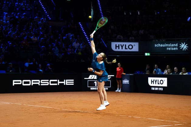 Jelena Ostapenko (Lettland) im Bild am Ball, Jelena Ostapenko (Lettland) vs Mirra Andreeva (Russland), 1. Runde, GER, Porsche Tennis Grand Prix Stuttgart, WTA, Tennis Damen 500, 15.04.2026 GER, Porsche Tennis Grand Prix Stuttgart, WTA 500, 15.04.2026 Stuttgart Copyright: xEibner-Pressefoto Memmlerx EP_MMR