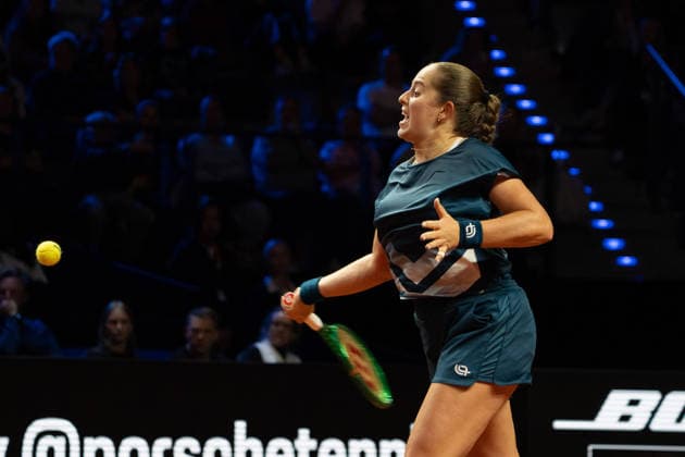 Jelena Ostapenko (LAT) am Ball, GER, Jelena Ostapenko vs. Mirra Andreeva, Tennis, ATP, Tennis Herren Turnier, WTA, Tennis Damen 500, Porsche Tennis Grand-Prix, 15.04.2026, GER, Jelena Ostapenko vs. Mirra Andreeva, Tennis, ATP-Turnier, WTA 500, Porsche Tennis Grand-Prix, 15.04.2026, Stuttgart Copyright: xEibner-Pressefoto EdwardxCheungx EP_ECG
