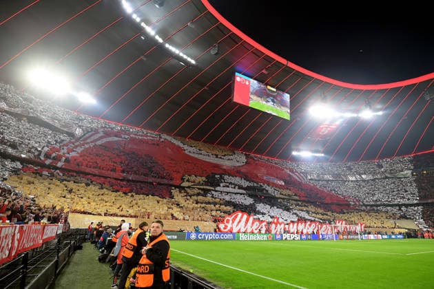 15.04.2026, xemx, Fussball UEFA Champions League, FC Bayern Muenchen - Real Madrid v.l. Bayern Muenchen München, Fans, Stimmung, Schals, Emotionen, Zuschauer, Besucher, Ultras, Schickeria Choreografie,Choreographie, Tifo, Fan-Choreo, Kurvenchoreo (DFL DFB REGULATIONS PROHIBIT ANY USE OF PHOTOGRAPHS as IMAGE SEQUENCES and or QUASI-VIDEO) Muenchen