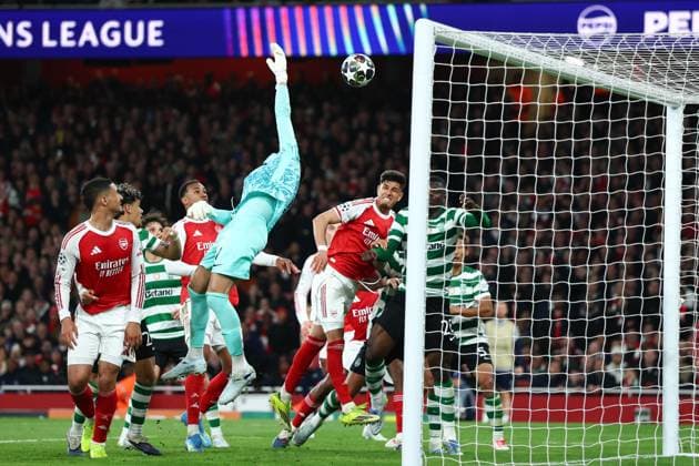 The corner of Max Dowman of Arsenal beats Rui Silva of Sporting CP almost going in at the far post Arsenal v Sporting, UEFA Champions League, Quarter Final, Second Leg, Football, Emirates Stadium, London, UK - 15 Apr 2026London Emirates Stadium United Kingdom EDITORIAL USE ONLY No use with unauthorised audio, video, data, fixture lists, club league logos or live services. Online in-match use limited to 120 images, no video emulation. No use in betting, games or single club league player publications. Copyright: xSimonxDael Shutterstockx 16828544bc