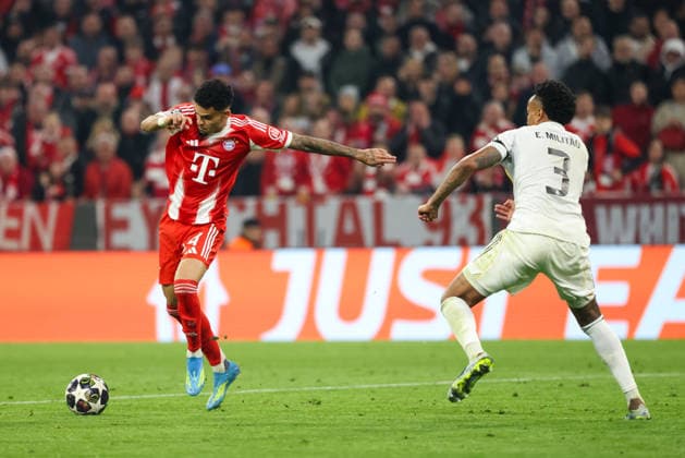 Luis Diaz (FC Bayern Muenchen, 14) mit Eder Militao (Real Madrid CF, 03), GER, FC Bayern Muenchen vs. Real Madrid CF, Fussball, UEFA Champions League, Viertelfinale, Rueckspiel, Saison 2025 2026, 15.04.2026, GER, FC Bayern Muenchen vs. Real Madrid CF, Fussball, UEFA Champions League, Viertelfinale, Rueckspiel, Saison 2025 2026, 15.04.2026 Muenchen Copyright: xEibner-Pressefoto JennixMaulx EP_JML
