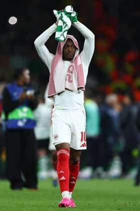 Eberechi Eze of Arsenal applauds fans at full time Arsenal v Sporting, UEFA Champions League, Quarter Final, Second Leg, Football, Emirates Stadium, London, UK - 15 Apr 2026London Emirates Stadium United Kingdom EDITORIAL USE ONLY No use with unauthorised audio, video, data, fixture lists, club league logos or live services. Online in-match use limited to 120 images, no video emulation. No use in betting, games or single club league player publications. Copyright: xSimonxDael Shutterstockx 16828544bn