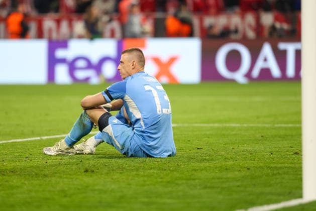 Andriy Lunin (Real Madrid CF, 13) sitzt enttaeuscht am Boden, Emotionen, GER, FC Bayern Muenchen vs. Real Madrid CF, Fussball, UEFA Champions League, Viertelfinale, Rueckspiel, Saison 2025 2026, 15.04.2026, GER, FC Bayern Muenchen vs. Real Madrid CF, Fussball, UEFA Champions League, Viertelfinale, Rueckspiel, Saison 2025 2026, 15.04.2026 Muenchen Copyright: xEibner-Pressefoto JennixMaulx EP_JML