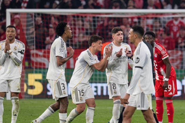 GER, Bavaria, Munich, Fussball, FC Bayern Munich - Real Madrid CF, at the Allianz Arena, Munich, Champions League, Quarter finals, second leg, April 15, 2026, from left: Kylian Mbappe (Real Madrid CF, 10), Eder Militao (Real Madrid CF, 3), Arda Guler (Real Madrid CF, 15), Federico Valverde (Real Madrid CF, 8), Trent Alexander Arnold (Real Madrid CF, 12), Alphonso Davies (FC Bayern Muenchen, 19), players argue with the referee over a decision, spieler diskutieren mit dem Schiedsrichter wegen einer entscheidung UEFA regulations prohibit any use of photographs as image sequences and or quasi-video, Munich Allianz Arena Bavaria Germany Copyright: xMichaelxNibelx