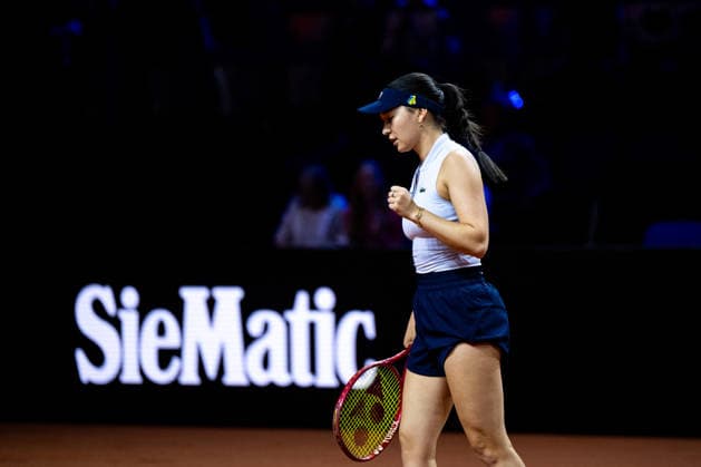 Eva Lys (Deutschland) im Bild am Ball, Eva Lys (Deutschland) vs Elina Svitolina (Ukraine), Runde 2, GER, Porsche Tennis Grand Prix Stuttgart, WTA, Tennis Damen 500, 15.04.2026 GER, Porsche Tennis Grand Prix Stuttgart, WTA 500, 15.04.2026 Stuttgart Copyright: xEibner-Pressefoto Memmlerx EP_MMR