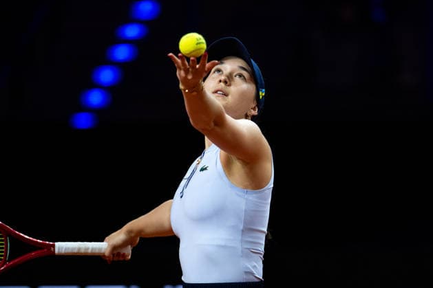 Eva Lys (Deutschland) im Bild am Ball, Eva Lys (Deutschland) vs Elina Svitolina (Ukraine), Runde 2, GER, Porsche Tennis Grand Prix Stuttgart, WTA, Tennis Damen 500, 15.04.2026 GER, Porsche Tennis Grand Prix Stuttgart, WTA 500, 15.04.2026 Stuttgart Copyright: xEibner-Pressefoto Memmlerx EP_MMR