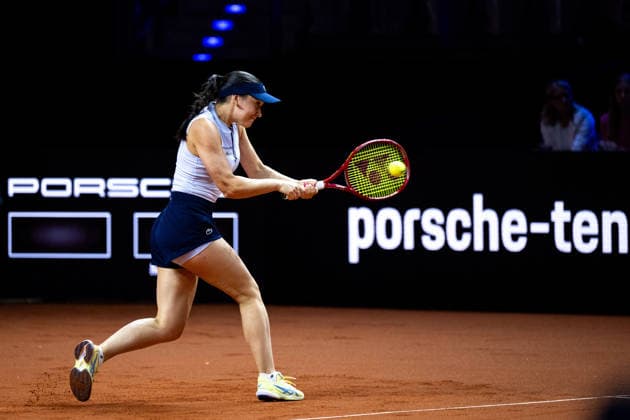 Eva Lys (Deutschland) im Bild am Ball, Eva Lys (Deutschland) vs Elina Svitolina (Ukraine), Runde 2, GER, Porsche Tennis Grand Prix Stuttgart, WTA, Tennis Damen 500, 15.04.2026 GER, Porsche Tennis Grand Prix Stuttgart, WTA 500, 15.04.2026 Stuttgart Copyright: xEibner-Pressefoto Memmlerx EP_MMR