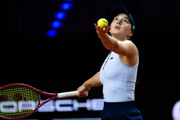 Eva Lys (Deutschland) im Bild am Ball, Eva Lys (Deutschland) vs Elina Svitolina (Ukraine), Runde 2, GER, Porsche Tennis Grand Prix Stuttgart, WTA, Tennis Damen 500, 15.04.2026 GER, Porsche Tennis Grand Prix Stuttgart, WTA 500, 15.04.2026 Stuttgart Copyright: xEibner-Pressefoto Memmlerx EP_MMR