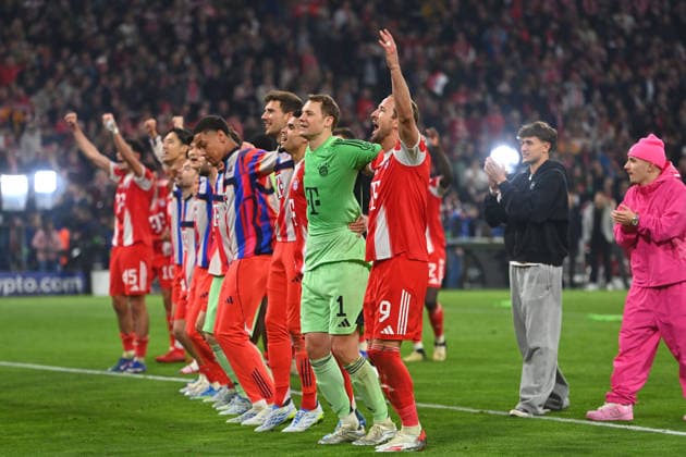 Schlussjubel Teamfoto,Team,Mannschaft, Mannschaftsfoto, Manuel NEUER (Torwart Bayern Muenchen),Harry KANE (Bayern Muenchen), Jubel,Freude,Begeisterung, Aktion, Fussball Champions League,Saison 2025 26, Viertelfinale FC Bayern-Muenchen -Real Madrid 4-3 am 15.04.2026 A L L I A N Z A R E N A.