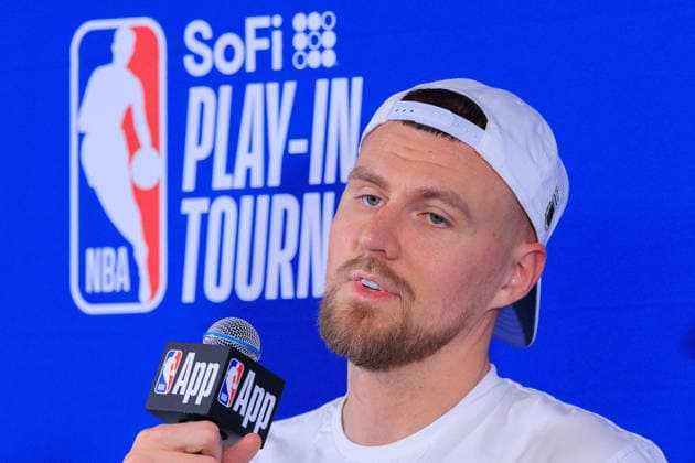 April 15, 2026, Inglewood, California, USA: Kristaps PorziA gis 7 of the Golden State Warriors attends a press conference, PK, Pressekonferenz after winning an NBA, Basketball Herren, USA Play-In Tournament game against the LA Clippers on Wednesday April 15, 2026 at Intuit Dome Arena in Inglewood, California. Clippers lose to Warriors, 126-121. JAVIER ROJAS PI Inglewood USA - ZUMAp124 20260415_zaa_p124_081 Copyright: xJavierxRojasx
