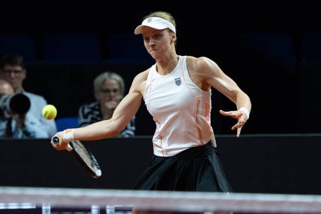Liudmila Samsonova (RUS) im Bild am Ball, Aktion, GER, Liudmila Samsonova vs. Coco Gauff, Tennis, ATP, Tennis Herren Turnier, WTA, Tennis Damen 500, Porsche Tennis Grand-Prix, 15.04.2026, GER, Liudmila Samsonova vs. Coco Gauff, Tennis, ATP-Turnier, WTA 500, Porsche Tennis Grand-Prix, 15.04.2026, Stuttgart Copyright: xEibner-Pressefoto EdwardxCheungx EP_ECG