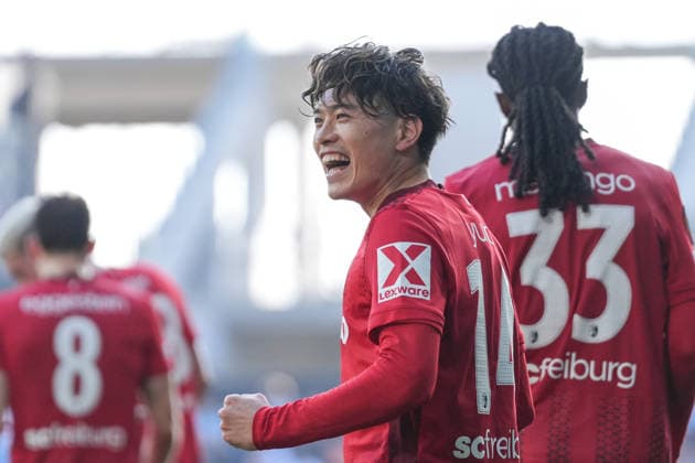 Spanien, Fussball, UEFA Europa League, Viertelfinale, Rückspiel, 2025 2026, RC Celta de Vigo vs. SC Freiburg, 16.04.2026, Estadio Balaidos, Vigo, Yuito Suzuki (SC Freiburg, 14) Torjubel, Emotionen, Torschuss, Abschluss, Torerfolg, Tor, Treffer Vigo Estadio Balaidos Galicien, Pontevedra Spanien Copyright: xArnexAmbergx