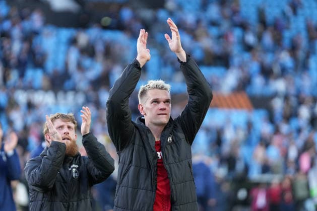 Spanien, Fussball, UEFA Europa League, Viertelfinale, Rückspiel, 2025 2026, RC Celta de Vigo vs. SC Freiburg, 16.04.2026, Estadio Balaidos, Vigo, Jubel, Emotionen, Die Mannschaft feiert den Einzug ins Halbfinale, Matthias Ginter (SC Freiburg, 28) Vigo Estadio Balaidos Galicien, Pontevedra Spanien Copyright: xArnexAmbergx