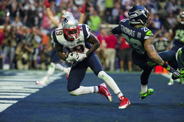 Feb 1, 2015 - Glendale, Arizona, U.S. - Patriots wide receiver BRANDON LAFELL scores a touchdown on an 11-yard pass past Seahawks safety EARL THOMAS during the second quarter as the Seattle Seahawks take on the New England Patriots in Super Bowl XLIX at University of Phoenix Stadium. Copyright: xDeanxRutzx