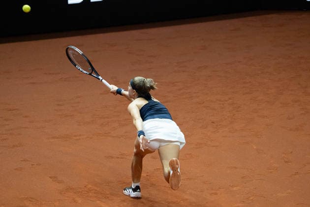 Karolina Muchova (CZE) im Bild am Ball, Aktion, GER, Karolina Muchova vs. Coco Gauff, Tennis, ATP, Tennis Herren Turnier, WTA, Tennis Damen 500, Porsche Tennis Grand-Prix, Viertelfinale, 15.04.2026, GER, Karolina Muchova vs. Coco Gauff, Tennis, ATP-Turnier, WTA 500, Porsche Tennis Grand-Prix, Viertelfinale, 15.04.2026, Stuttgart Copyright: xEibner-Pressefoto EdwardxCheungx EP_ECG