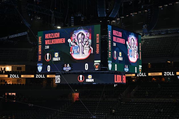 GER, Lanxess Arena Koeln, HBL, LIDL FINAL4, Men, 1. Halbfinale: TVB Lemgo Lippe vs. Fuechse Berlin 18.04.2026, Lanxess Arena , Koeln , GER, Lanxess Arena Koeln, HBL, LIDL FINAL4, Men, 1. Halbfinale: TVB Lemgo Lippe vs. Fuechse Berlin, im Bild: Anzeigewuerfel ueber der Halle