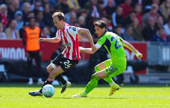 Sasa Lukic of Fulham battles with Mikkel Damsgaard of Brentford Brentford v Fulham, Premier League, Football, Gtech Community Stadium, London, UK - 18 Apr 2026London Gtech Community Stadium United Kingdom EDITORIAL USE ONLY No use with unauthorised audio, video, data, fixture lists, club league logos or live services. Online in-match use limited to 120 images, no video emulation. No use in betting, games or single club league player publications. Copyright: xJavierxGarcia Shutterstockx 16832102bo