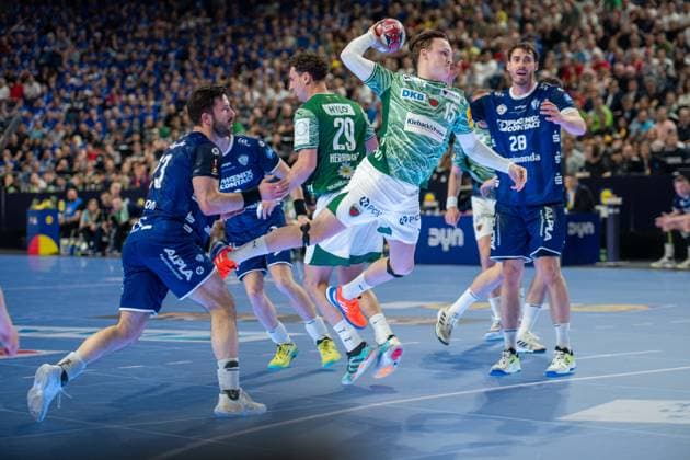 Tobias Grondahl, Rueckraum, (Fuechse Berlin 15), Hendrik Wagner, Rueckraum (TBV Lemgo Lippe 28), Tim Suton, Rueckraum (TBV Lemgo Lippe 23), TBV Lemgo Lippe vs. Fuechse Berlin, DHB-Pokal Maenner, Herren, 5. Spieltag, Halbfinale, Daikin HBL, Lidl Final 4, 18.04.2026 Köln NRW Deutschland