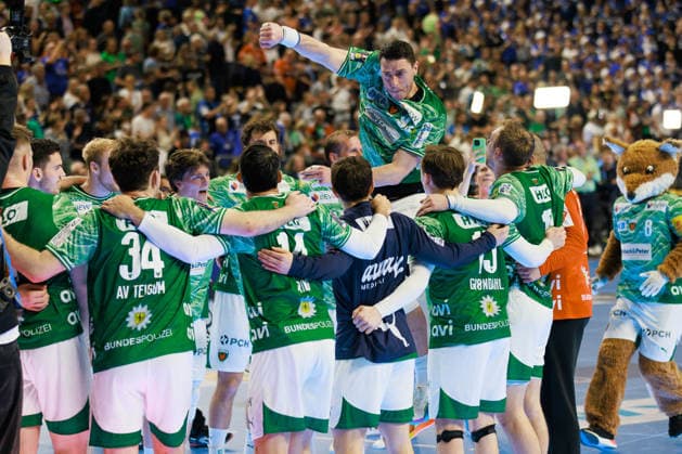 Die Spieler der Fuechse Berlin jubeln ueber den Einzug ins Finale, Mijajlo MARSENIC (Fuechse Berlin, 93) GER, TBV Lemgo Lippe vs. Fuechse Berlin, Handball, DHB Pokal, Halbfinale, Spielzeit 2025 2026, 18.04.2026, GER, TBV Lemgo Lippe vs. Fuechse Berlin, Handball, DHB Pokal, Halbfinale, Spielzeit 2025 2026, 18.04.2026, Koeln Copyright: xEibnerxPressefoto OliverxSchmidtx EP_OST