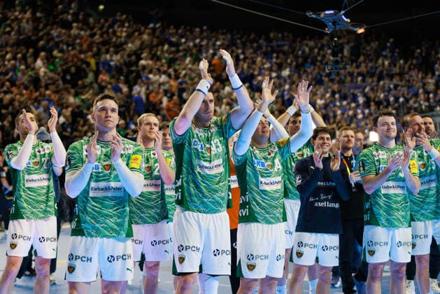Die Spieler der Fuechse Berlin jubeln ueber den Einzug ins Finale, GER, TBV Lemgo Lippe vs. Fuechse Berlin, Handball, DHB Pokal, Halbfinale, Spielzeit 2025 2026, 18.04.2026, GER, TBV Lemgo Lippe vs. Fuechse Berlin, Handball, DHB Pokal, Halbfinale, Spielzeit 2025 2026, 18.04.2026, Koeln Copyright: xEibnerxPressefoto OliverxSchmidtx EP_OST