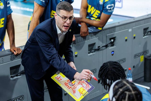 Lazar Spasic (EWE Baskets Oldenburg, Trainer), Einzelbild, Einzelfoto, Portrait, Portraet, BMA365 Bamberg Baskets vs. EWE Baskets Oldenburg, Basketball, easyCredit BBL, 30. Spieltag, 18.04.2026 BMA365 Bamberg Baskets vs. EWE Baskets Oldenburg, Basketball, easyCredit BBL, 30. Spieltag, 18.04.2026 Bamberg Copyright: xEibner-Pressefoto G.xSantemizx EP_EER
