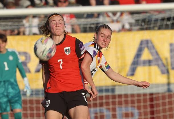 14.02.2026, Ried im Innkreis, AUT, Unterwegs in Oberösterreich, Fußball, FIFA WM-QualiÂfiÂkation Frauen, ÖsterÂreich vs DeutschÂland, im Bild Marina Hegering, Melanie Brunntaler, AUT,