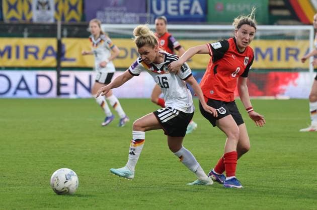 18.04.2026, Ried im Innkreis, AUT, Unterwegs in Oberösterreich, Fußball, FIFA WM-QualiÂfiÂkation Frauen, ÖsterÂreich vs DeutschÂland, im Bild Linda Dallmann, DFB, Barbara Dunst, AUT,