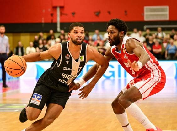 Kyle Castlin, Michael Miller 2.Bundesliga Pro A, 32. Spieltag, 46ers, Basketball, Basketball Saison 2025 2026, BBL, Köln in rot, Deutschland, Giessen 46ers RheinStars Köln, Giessen in schwarz, Herren, Männer