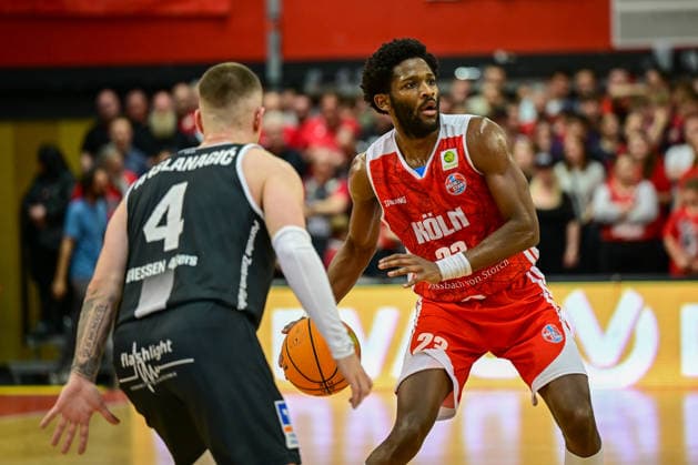 Adnan Arslanagic, Michael Miller 2.Bundesliga Pro A, 32. Spieltag, 46ers, Basketball, Basketball Saison 2025 2026, BBL, Köln in rot, Deutschland, Giessen 46ers RheinStars Köln, Giessen in schwarz, Herren, Männer
