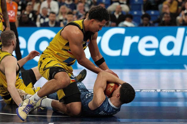 v. li. im Zweikampf, Brandon Tischler (MHP Ludwigsburg Riesen, 24), Samuell Williamson (MLP Academics Heidelberg, 10) GER, MLP Academics Heidelberg vs. MHP Riesen Ludwigsburg, Basketball, easycredit Basketball Bundesliga, 30.Spieltag, Saison, 2025 2026, 18.04.2026 GER, MLP Academics Heidelberg vs. MHP Riesen Ludwigsburg, Basketball, easycredit Basketball Bundesliga, 30.Spieltag, Saison, 2025 2026, 18.04.2026 Heidelberg Copyright: xEibner-Pressefoto JoergxHirschx EP_JHH