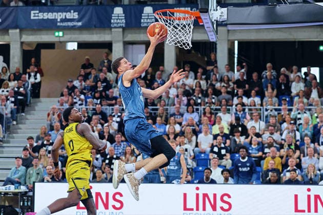 Samuell Williamson (MLP Academics Heidelberg, 10) beim Dunk. GER, MLP Academics Heidelberg vs. MHP Riesen Ludwigsburg, Basketball, easycredit Basketball Bundesliga, 30.Spieltag, Saison, 2025 2026, 18.04.2026 GER, MLP Academics Heidelberg vs. MHP Riesen Ludwigsburg, Basketball, easycredit Basketball Bundesliga, 30.Spieltag, Saison, 2025 2026, 18.04.2026 Heidelberg Copyright: xEibner-Pressefoto JoergxHirschx EP_JHH