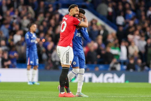 Matheus Cunha of Manchester United, ManU and Estevao of Chelsea interact prior to the start of the match Chelsea v Manchester United, Football, Premier League, Stamford Bridge, London, UK - 18 04 2026 EDITORIAL USE ONLY No use with unauthorised audio, video, data, fixture lists, club league logos or live services. Online in-match use limited to 120 images, no video emulation. No use in betting, games or single club league player publications. Copyright: xAnthonyxHanc Shutterstockx 16835348am