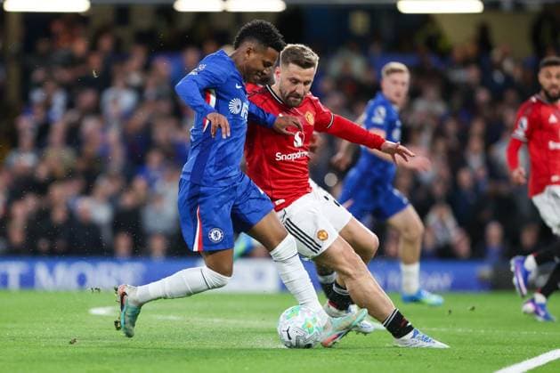 Estevao of Chelsea is challenged by Luke Shaw of Manchester United, ManU Chelsea v Manchester United, Football, Premier League, Stamford Bridge, London, UK - 18 04 2026 EDITORIAL USE ONLY No use with unauthorised audio, video, data, fixture lists, club league logos or live services. Online in-match use limited to 120 images, no video emulation. No use in betting, games or single club league player publications. Copyright: xAnthonyxHanc Shutterstockx 16835348an