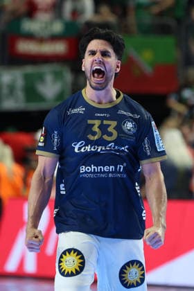 GER, Lanxess Arena Koeln, HBL, LIDL FINAL4, Men, 2. Halbfinale: bergischer HC vs. SC Magdeburg 18.04.2026, Lanxess Arena , Koeln , GER, Lanxess Arena Koeln, HBL, LIDL FINAL4, Men, 2. Halbfinale: bergischer HC vs. SC Magdeburg, im Bild: der BHC Eloy Morante Maldonado (BHC 33), freut sich ueber die Verlaengerung