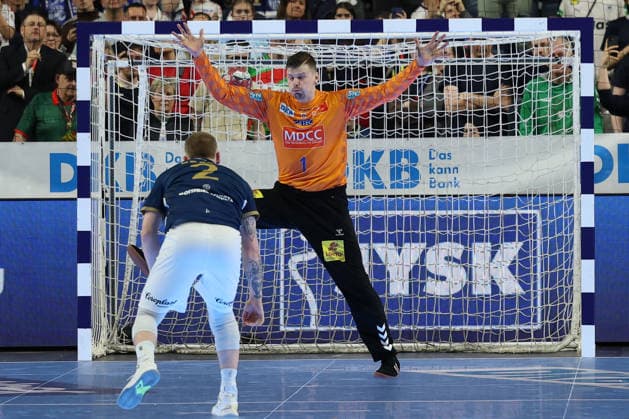 GER, Lanxess Arena Koeln, HBL, LIDL FINAL4, Men, 2. Halbfinale: bergischer HC vs. SC Magdeburg 18.04.2026, Lanxess Arena , Koeln , GER, Lanxess Arena Koeln, HBL, LIDL FINAL4, Men, 2. Halbfinale: bergischer HC vs. SC Magdeburg, im Bild: Noah Beyer (BHC 2), verwandelt den letzten 7 Meter sicher gegen Sergey Hernandez Torwart (SC Magdeburg 1),