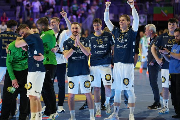 GER, Lanxess Arena Koeln, HBL, LIDL FINAL4, Men, 2. Halbfinale: bergischer HC vs. SC Magdeburg 18.04.2026, Lanxess Arena , Koeln , GER, Lanxess Arena Koeln, HBL, LIDL FINAL4, Men, 2. Halbfinale: bergischer HC vs. SC Magdeburg, im Bild: die Mannschaft des BHC freut sich ausgelassen dass sie gewonnen haben und ins Endspiel eingezogen sind,