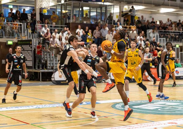 Bozic Estriche Knights Kirchheiml vs Paderborn Baskets, Basketball,Barmer Basketball 2. Bundesliga ProA, Spieltag 32, Saison 2025 2026, 18.04.2026, Bozic Estriche Knights Kirchheiml vs Paderborn Baskets, Basketball,Barmer Basketball 2. Bundesliga ProA, Spieltag 32, Saison 2025 2026, 18.04.2026 Kirchheim Copyright: xEibner-Pressefoto DavidexDixGiovx EP_DGI