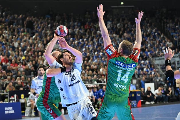 GER, Lanxess Arena Koeln, HBL, LIDL FINAL4, Men, Spiel um Platz 3, TBV Lemgo Lippe vs. SC Magdeburg 19.04.2026, Lanxess Arena , Koeln , GER, Lanxess Arena Koeln, HBL, LIDL FINAL4, Men, Spiel um Platz 3, TBV Lemgo Lippe vs. SC Magdeburg , im Bild: Oscar Bergendahl (SC Magdeburg 54), im Zweikampf gegen Hendrik Wagner (TBV Lemgo 28),