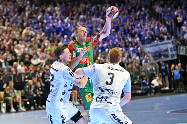 GER, Lanxess Arena Koeln, HBL, LIDL FINAL4, Men, Spiel um Platz 3, TBV Lemgo Lippe vs. SC Magdeburg 19.04.2026, Lanxess Arena , Koeln , GER, Lanxess Arena Koeln, HBL, LIDL FINAL4, Men, Spiel um Platz 3, TBV Lemgo Lippe vs. SC Magdeburg , im Bild: Felix Claar (SC Magdeburg 7), im Zweikampf gegen Nicolai Theilinger (TBV Lemgo 3),