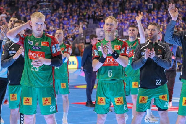 19.04.2026, xgox, Handball - DHB Pokal Spiel Platz 3 SC Magdeburg - TBV Lemgo Lippe emspor, v.l. Magnus Saugstrup (Magdeburg, 23), Matthias Musche (Magdeburg, 6), Lukas Mertens (Magdeburg, 22) enttaeuscht, schaut enttaeuscht, niedergeschlagen, disappointed Koeln