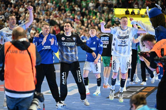GER, Lanxess Arena Koeln, HBL, LIDL FINAL4, Men, Spiel um Platz 3, TBV Lemgo Lippe vs. SC Magdeburg 19.04.2026, Lanxess Arena , Koeln , GER, Lanxess Arena Koeln, HBL, LIDL FINAL4, Men, Spiel um Platz 3, TBV Lemgo Lippe vs. SC Magdeburg , im Bild: nach Ende des Spiels freuen sich die Lemgoer ueber den Sieg und 3. Platz Constantin Möstl Moestl Torwart (TBV Lemgo 1), Niels Versteijnen (TBV Lemgo 25),