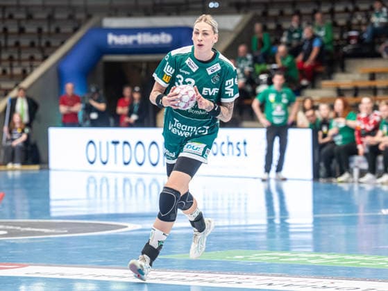 Luisa Schulze (Frisch Auf Frauen, 33) am Ball, BSV Sachsen Zwickau vs. Frisch Auf Goeppingen, Handball, 1. Bundesliga, Spielzeit 2025 2026, 19.04.2026 BSV Sachsen Zwickau vs. Frisch Auf Goeppingen, Handball, 1. Bundesliga, Spielzeit 2025 2026, 19.04.2026 Zwickau Copyright: xMichaelxSchmidt Eibner-Pressefotx EP_MST