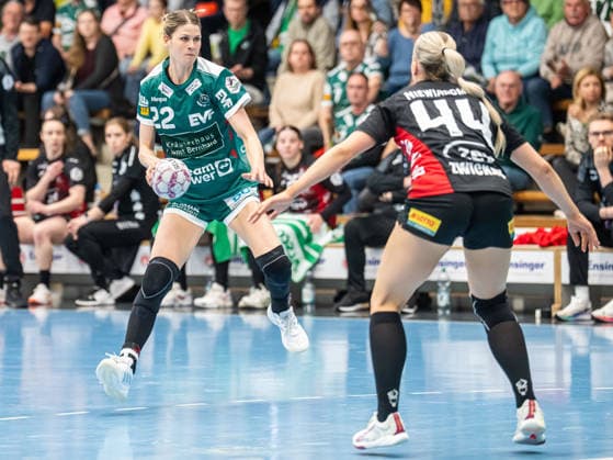 Sina Ehmann (Frisch Auf Frauen, 22) sucht die Luecke, BSV Sachsen Zwickau vs. Frisch Auf Goeppingen, Handball, 1. Bundesliga, Spielzeit 2025 2026, 19.04.2026 BSV Sachsen Zwickau vs. Frisch Auf Goeppingen, Handball, 1. Bundesliga, Spielzeit 2025 2026, 19.04.2026 Zwickau Copyright: xMichaelxSchmidt Eibner-Pressefotx EP_MST