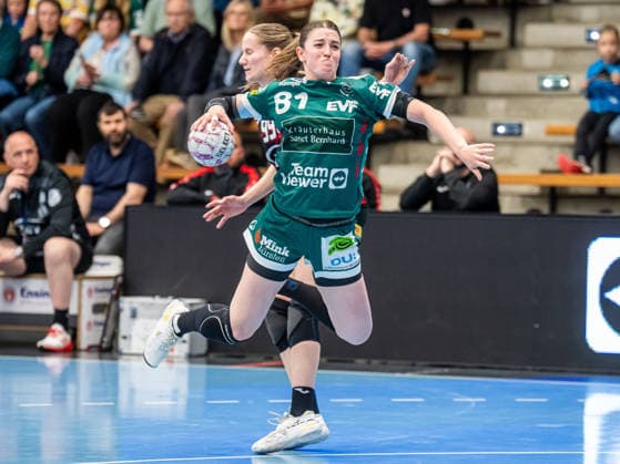 Lea Neubrander (Frisch Auf Frauen, 81) setzt sich gegen Rome Steverink (BSV Sachsen Zwickau, 99) durch, BSV Sachsen Zwickau vs. Frisch Auf Goeppingen, Handball, 1. Bundesliga, Spielzeit 2025 2026, 19.04.2026 BSV Sachsen Zwickau vs. Frisch Auf Goeppingen, Handball, 1. Bundesliga, Spielzeit 2025 2026, 19.04.2026 Zwickau Copyright: xMichaelxSchmidt Eibner-Pressefotx EP_MST
