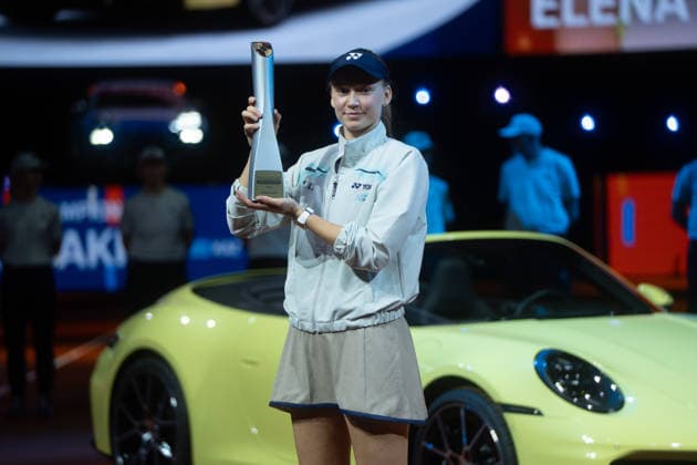 Siegerin Elena Rybakina (KAZ) im Bild mit Sieger Pokal vor Porsche 911, Freude, Jubel, Emotion, GER, Elena Rybakina vs. Karolina Muchova, Tennis, ATP, Tennis Herren Turnier, WTA, Tennis Damen 500, Porsche Tennis Grand-Prix, Finale, 19.04.2026, GER, Elena Rybakina vs. Karolina Muchova, Tennis, ATP-Turnier, WTA 500, Porsche Tennis Grand-Prix, Finale, 19.04.2026, Stuttgart Copyright: xEibner-Pressefoto EdwardxCheungx EP_ECG