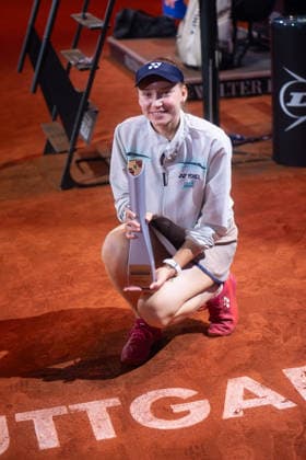 Siegerin Elena Rybakina (KAZ) im Bild zeigt den Sieger Pokal, GER, Elena Rybakina vs. Karolina Muchova, Tennis, ATP, Tennis Herren Turnier, WTA, Tennis Damen 500, Porsche Tennis Grand-Prix, Finale, 19.04.2026, GER, Elena Rybakina vs. Karolina Muchova, Tennis, ATP-Turnier, WTA 500, Porsche Tennis Grand-Prix, Finale, 19.04.2026, Stuttgart Copyright: xEibner-Pressefoto EdwardxCheungx EP_ECG