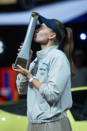 Siegerin Elena Rybakina (KAZ) im Bild mit Sieger Pokal vor Porsche 911, Freude, Jubel, Emotion, GER, Elena Rybakina vs. Karolina Muchova, Tennis, ATP, Tennis Herren Turnier, WTA, Tennis Damen 500, Porsche Tennis Grand-Prix, Finale, 19.04.2026, GER, Elena Rybakina vs. Karolina Muchova, Tennis, ATP-Turnier, WTA 500, Porsche Tennis Grand-Prix, Finale, 19.04.2026, Stuttgart Copyright: xEibner-Pressefoto EdwardxCheungx EP_ECG