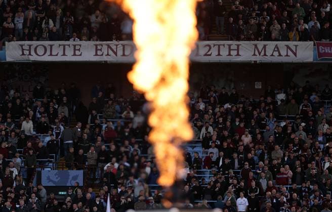 Aston Villa fans as pyrotechnics go off before kick off Aston Villa v Sunderland, Premier League, Football, Villa Park, Birmingham, UK - 19 Apr 2026Birmingham Villa Park United Kingdom EDITORIAL USE ONLY No use with unauthorised audio, video, data, fixture lists, club league logos or live services. Online in-match use limited to 120 images, no video emulation. No use in betting, games or single club league player publications. Copyright: xKieranxMcManus Shutterstockx 16832205w