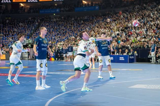 Hakun West Av Teigum, Aussen, (Fuechse Berlin 34), Fynn Hangstein, Rueckraum (Bergischer Handball-Club 06 10), Bergischer HC - Fuechse Berlin, DHB-Pokal Maenner, Herren, 6. Spieltag, Finale, Daikin HBL, Lidl Final 4, 19.04.2026 Köln NRW Deutschland