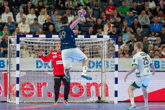 Aron Seesing, Kreislaeufer, (Bergischer Handball-Club 06 49),Dejan Milosavljev, Torwart, (Fuechse Berlin 96), Bergischer HC - Fuechse Berlin, DHB-Pokal Maenner, Herren, 6. Spieltag, Finale, Daikin HBL, Lidl Final 4, 19.04.2026 Köln NRW Deutschland